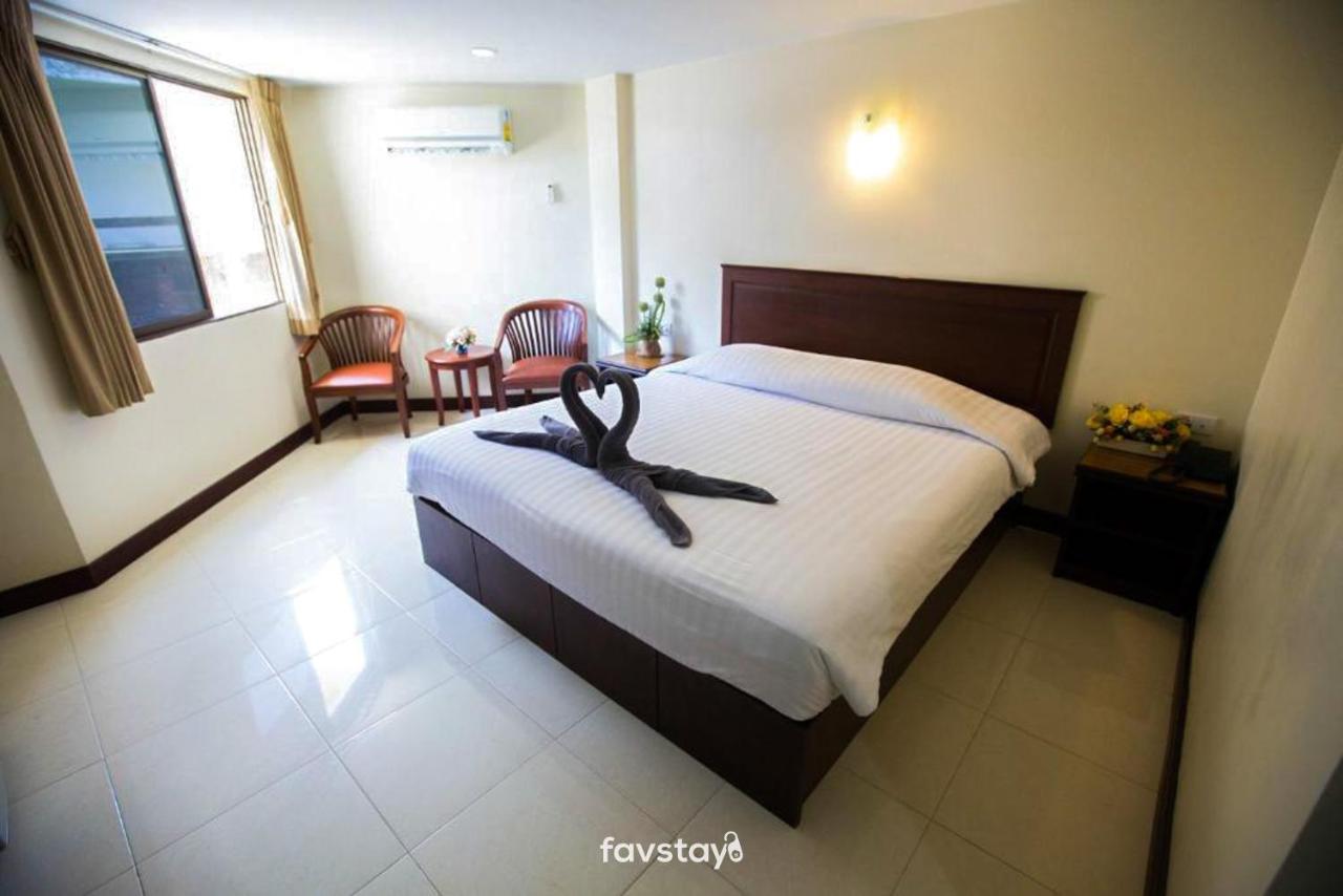 Twin Palms Suites And Residence Pattaya Zewnętrze zdjęcie