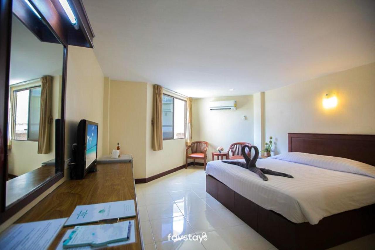 Twin Palms Suites And Residence Pattaya Zewnętrze zdjęcie