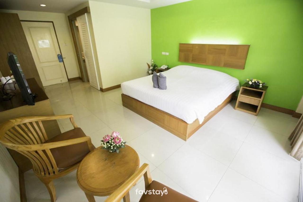 Twin Palms Suites And Residence Pattaya Zewnętrze zdjęcie
